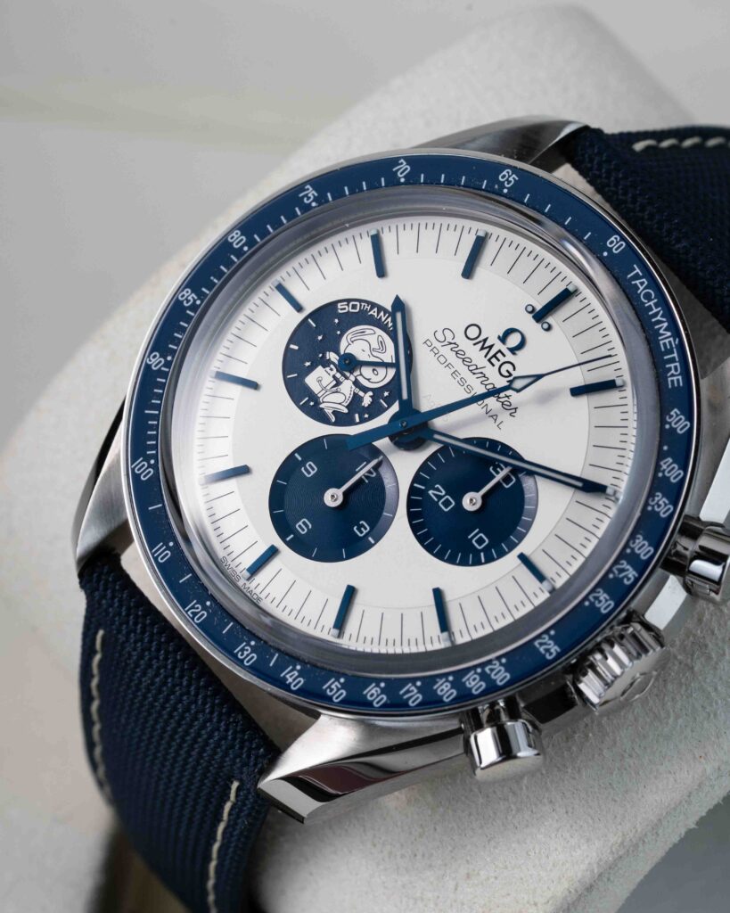 Omega speedmaster 'silver snoopy award' 310.32.42.50.02.001