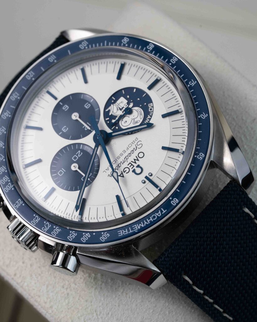 Omega speedmaster 'silver snoopy award' 310.32.42.50.02.001
