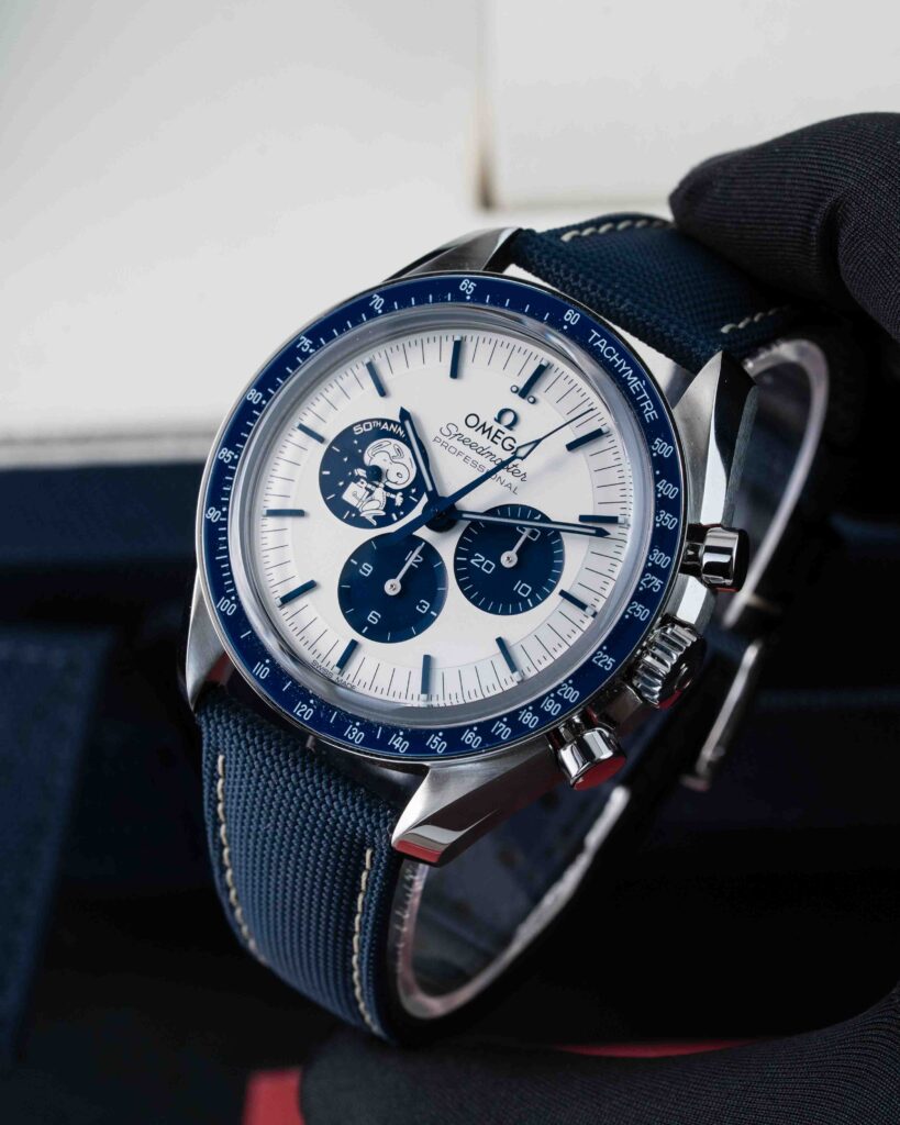 Omega speedmaster 'silver snoopy award' 310.32.42.50.02.001