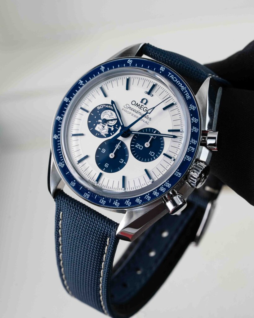 Omega speedmaster 'silver snoopy award' 310.32.42.50.02.001