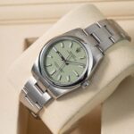 Rolex Oyster Perpetual 124200 2025