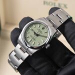 Rolex Oyster Perpetual 124200 2025