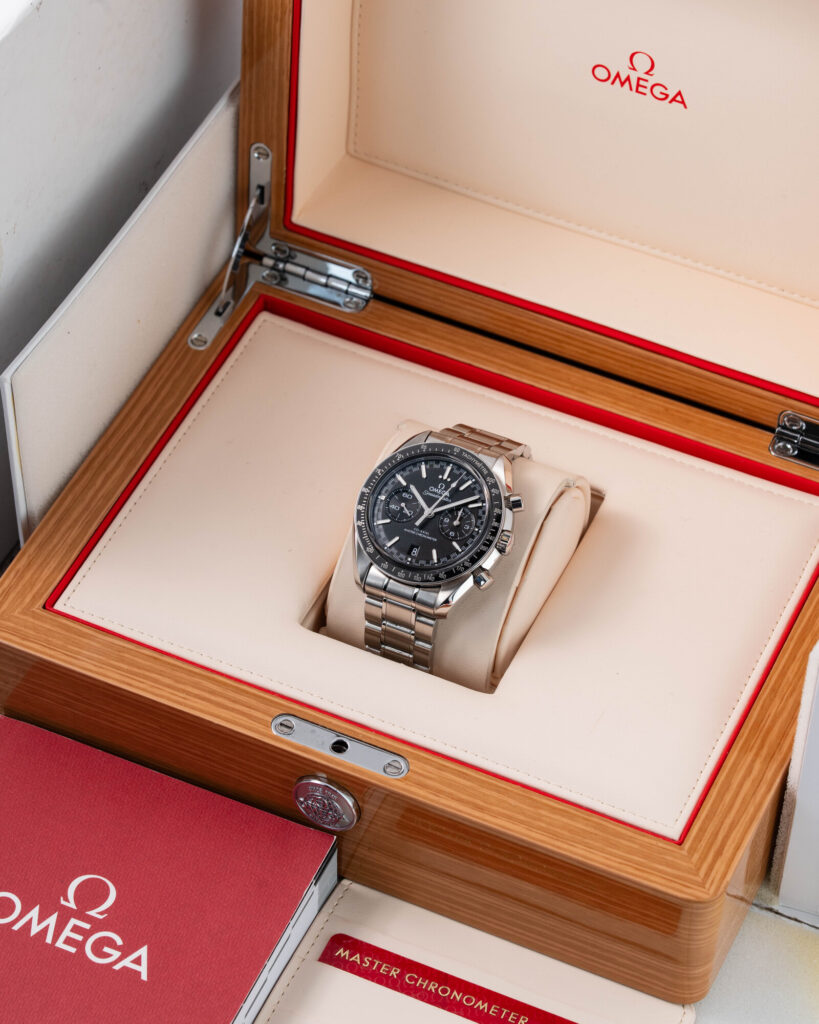 Omega Speedmaster Racing 329.30.44.51.01.001 2019
