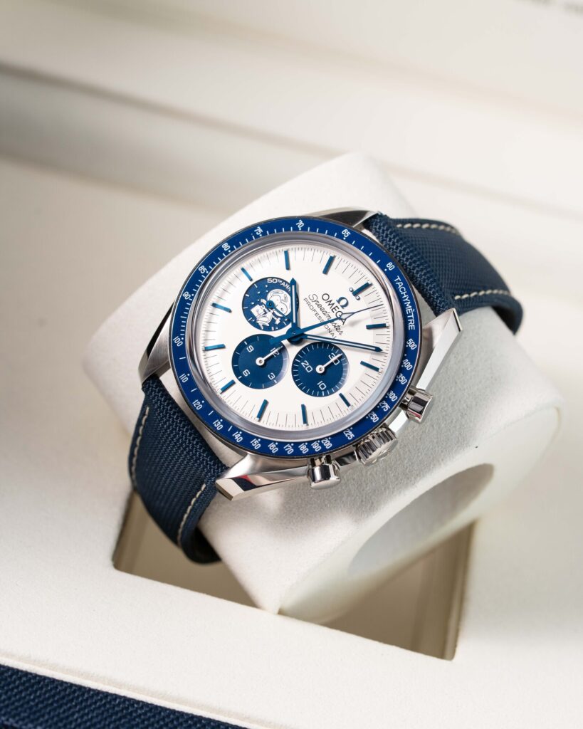 Omega Speedmaster Professional Moonwatch 'silver Snoopy Award' 310.32.42.50.02.001 2024