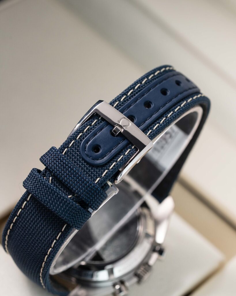 Omega Speedmaster Professional Moonwatch 'silver Snoopy Award' 310.32.42.50.02.001 2024