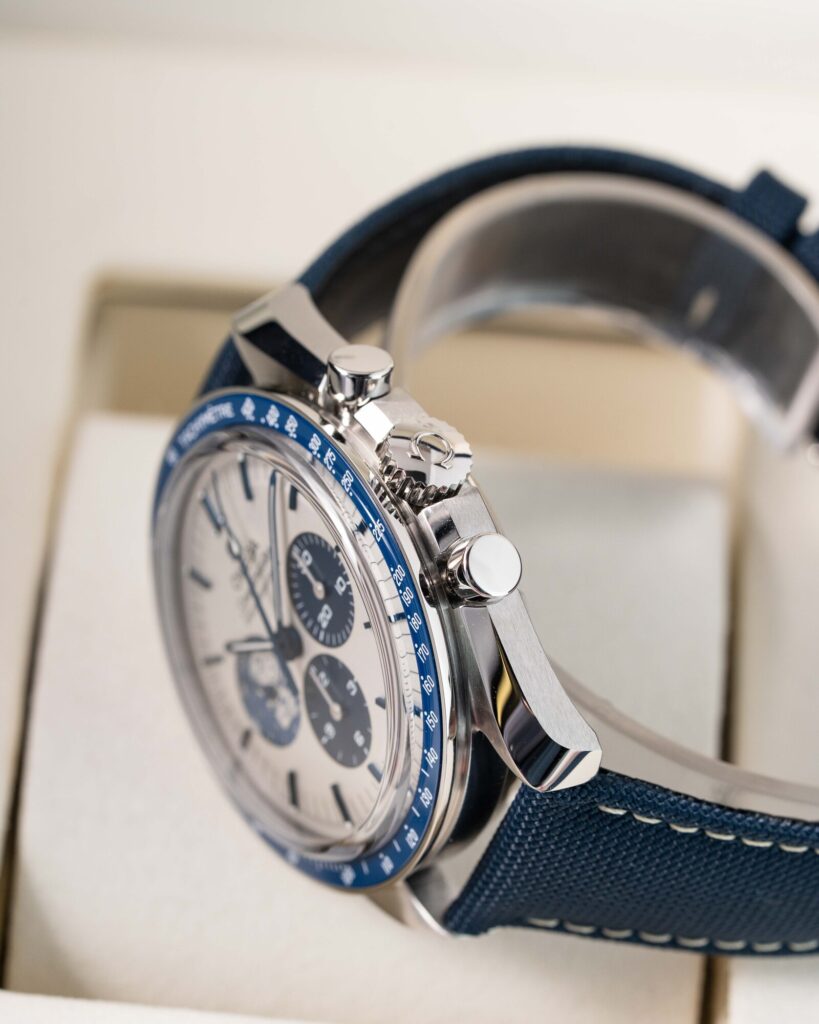 Omega Speedmaster Professional Moonwatch 'silver Snoopy Award' 310.32.42.50.02.001 2024