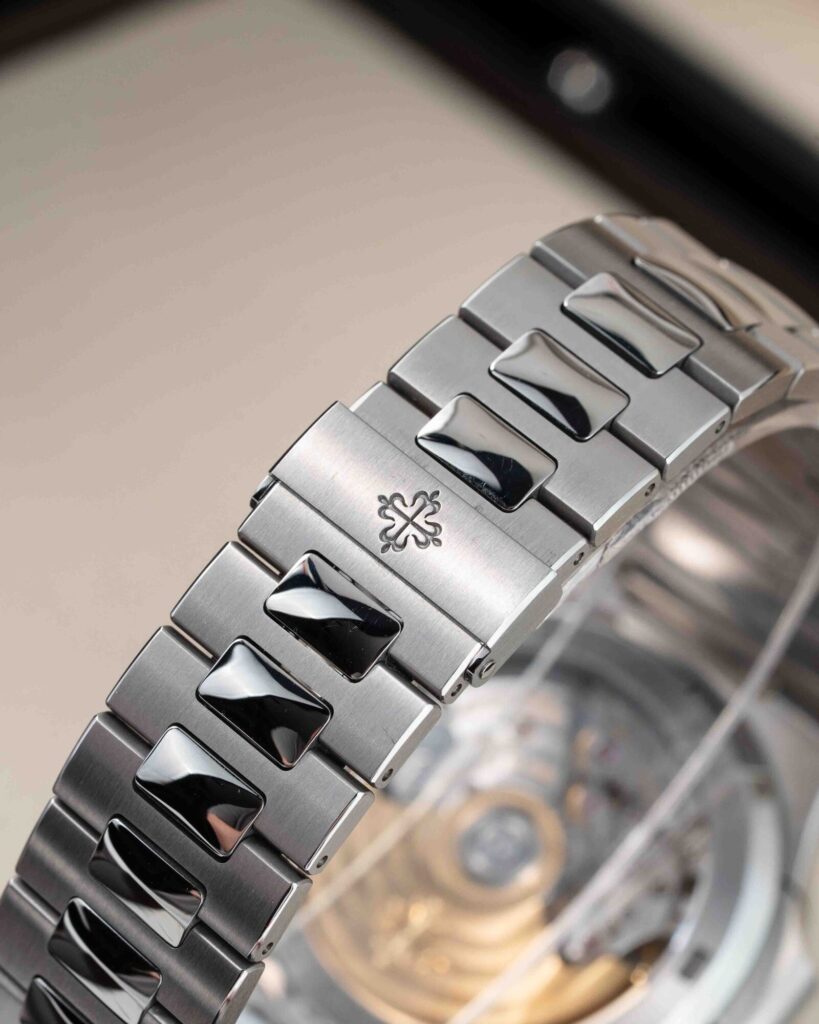 Patek Philippe Nautilus 5990/1A-001 2020