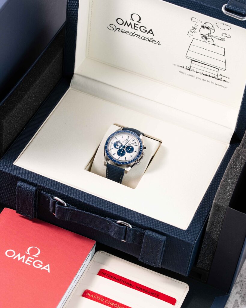 Omega Speedmaster Professional Moonwatch 'silver Snoopy Award' 310.32.42.50.02.001 2024