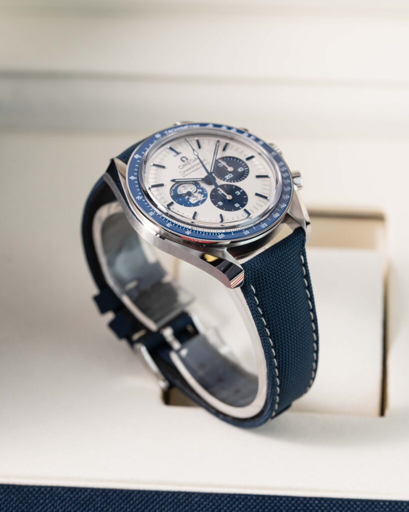 Omega Speedmaster Professional Moonwatch 'silver Snoopy Award' 310.32.42.50.02.001 2024