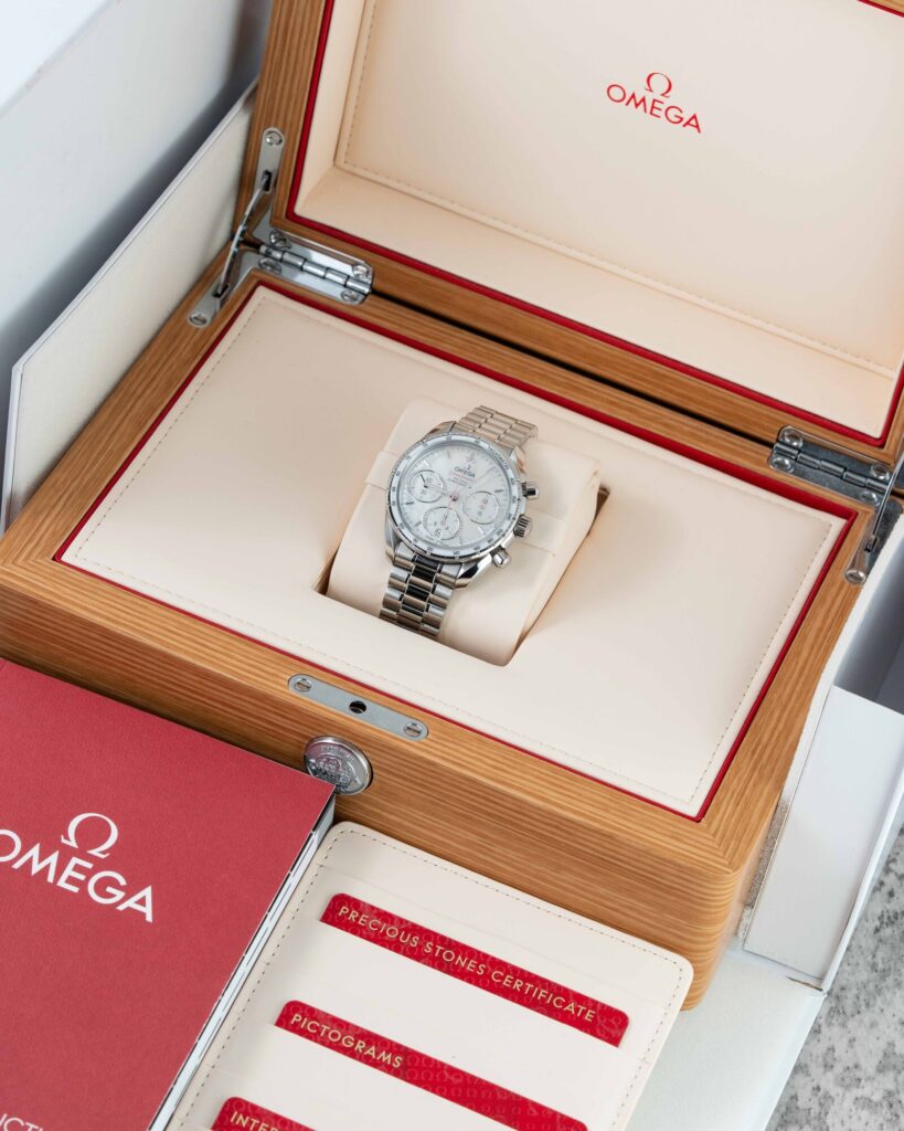 Omega Speedmaster 324.30.38.50.55.001 2025