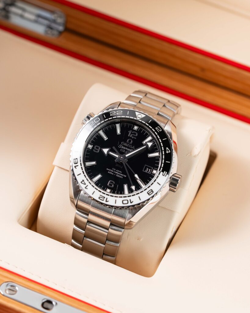 Omega Seamaster Planet Ocean 215.30.44.22.01.001 2017