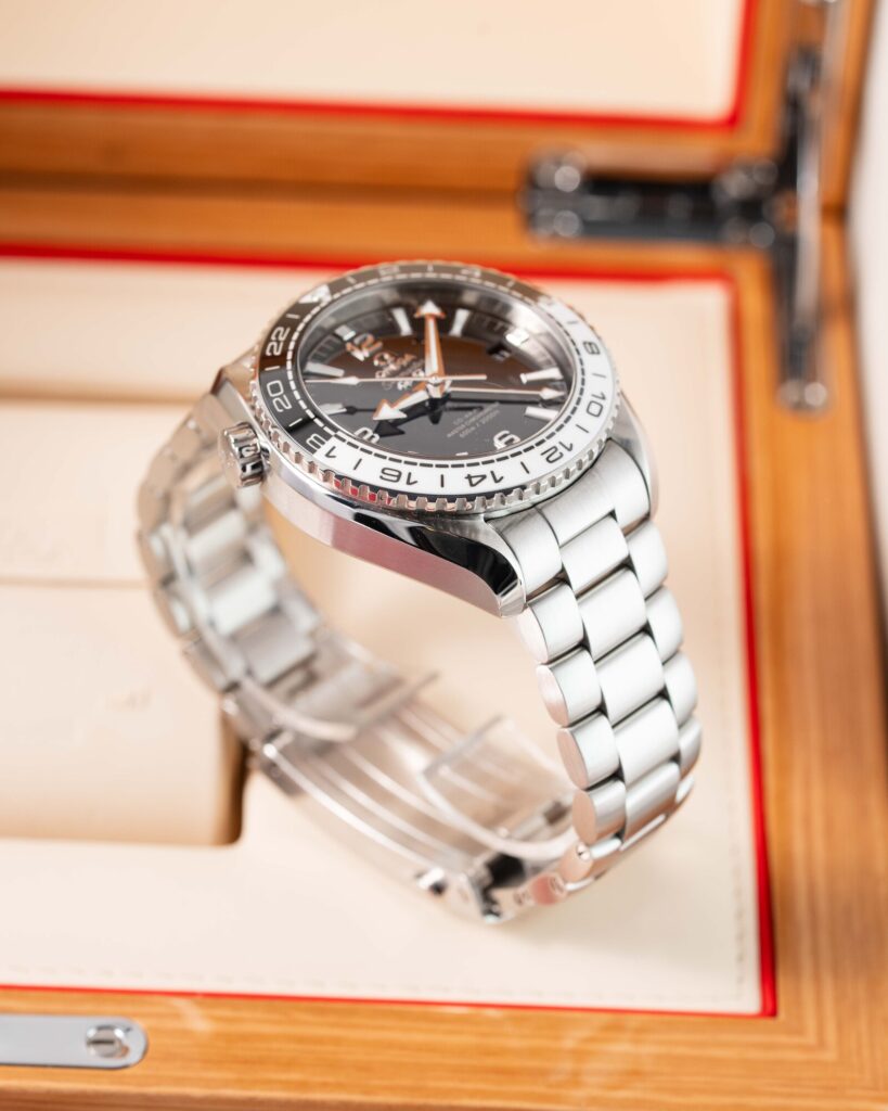 Omega Seamaster Planet Ocean 215.30.44.22.01.001 2017