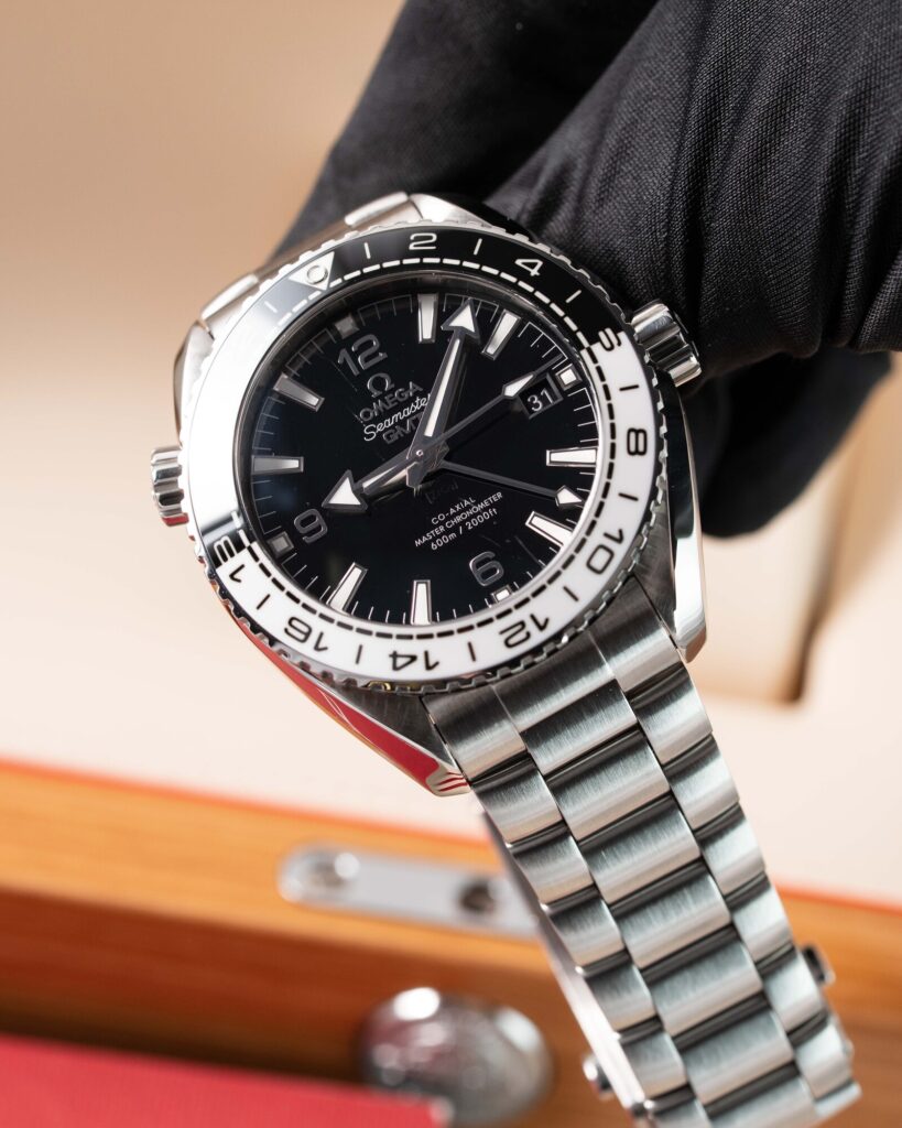 Omega Seamaster Planet Ocean 215.30.44.22.01.001 2017