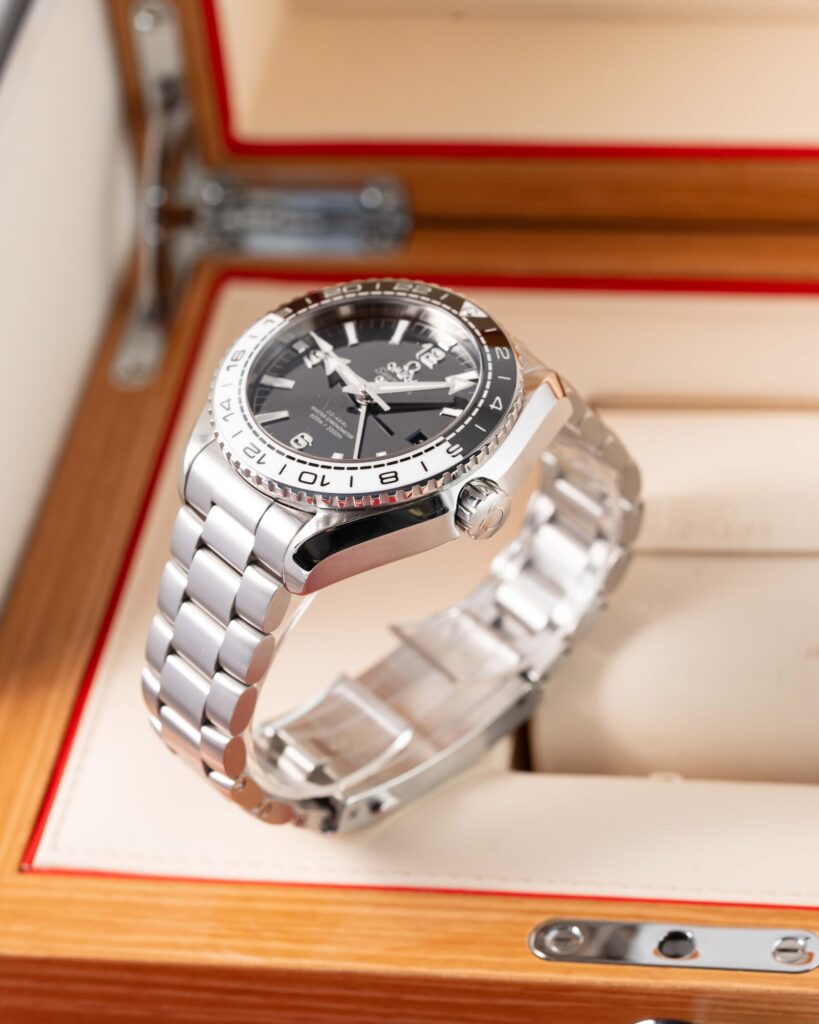 Omega Seamaster Planet Ocean 215.30.44.22.01.001 2017