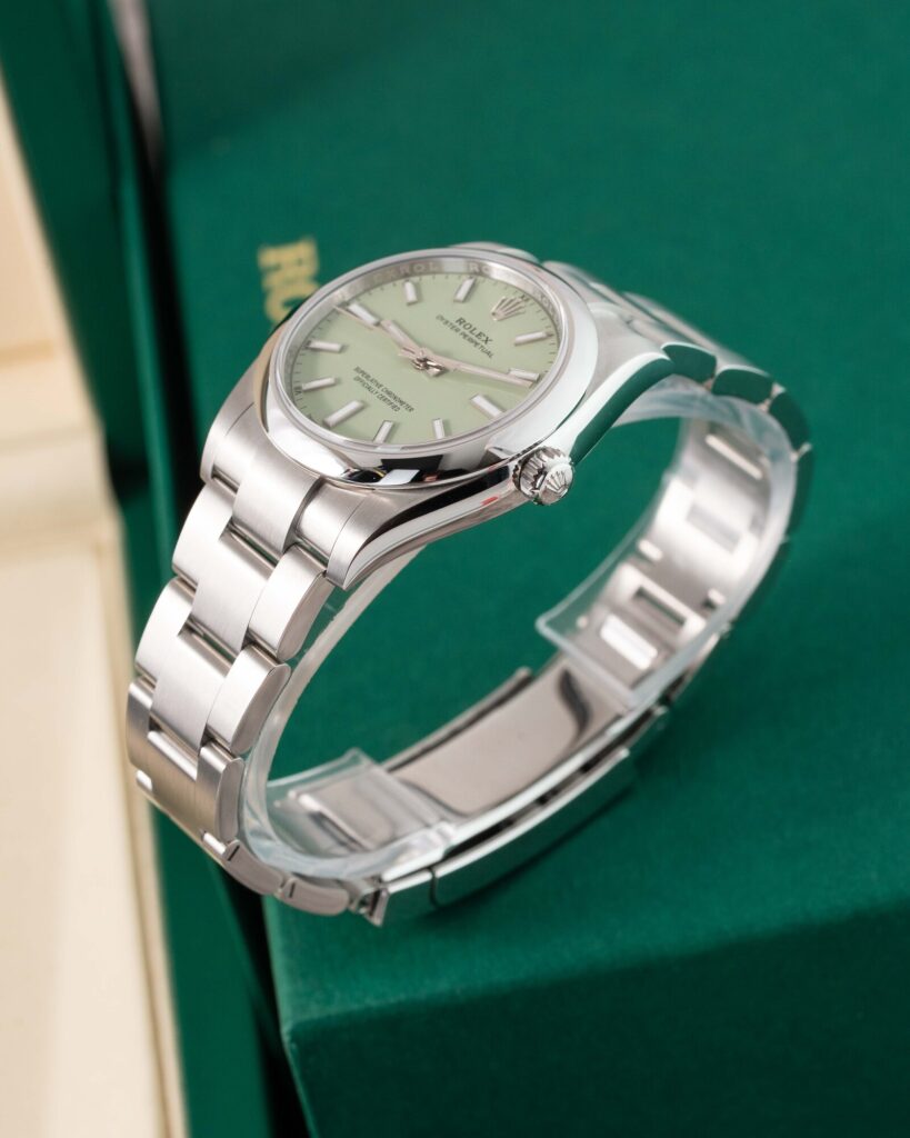Rolex Oyster Perpetual 124200 2025