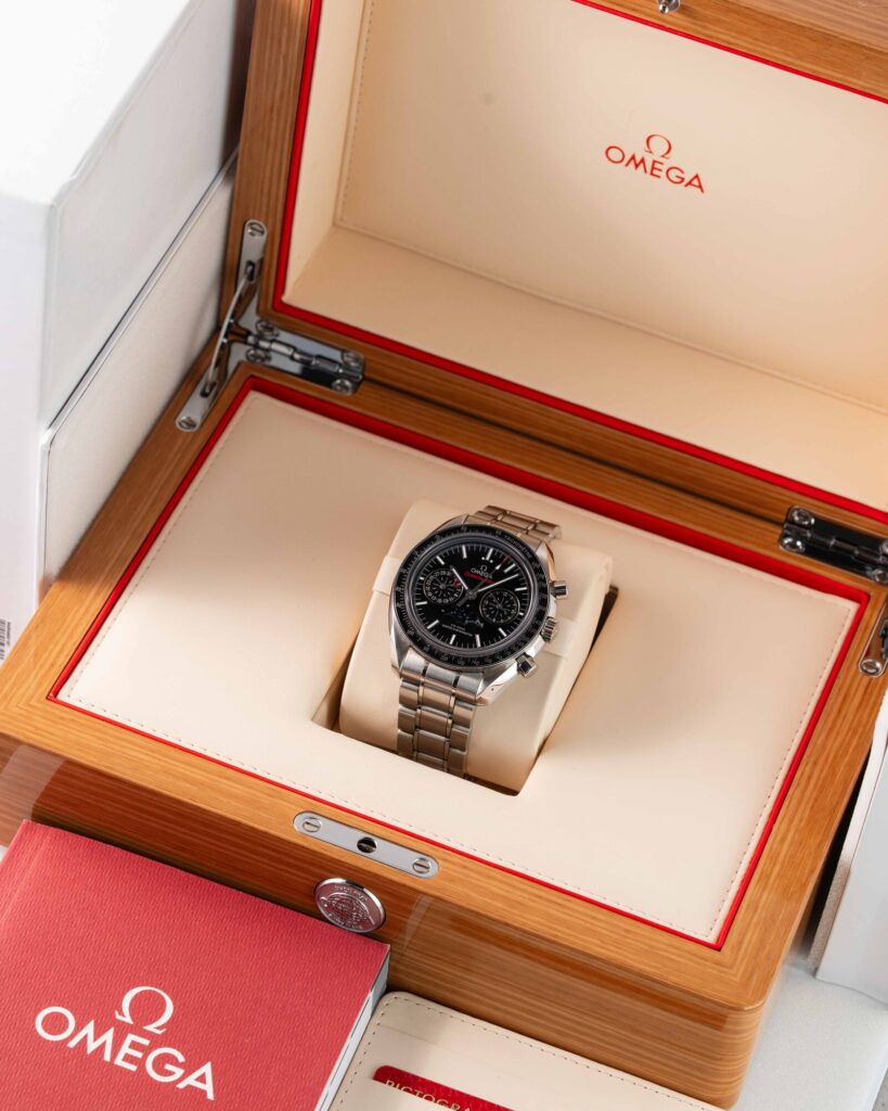 Omega Speedmaster Moonphase 304.30.44.52.01.001 2017