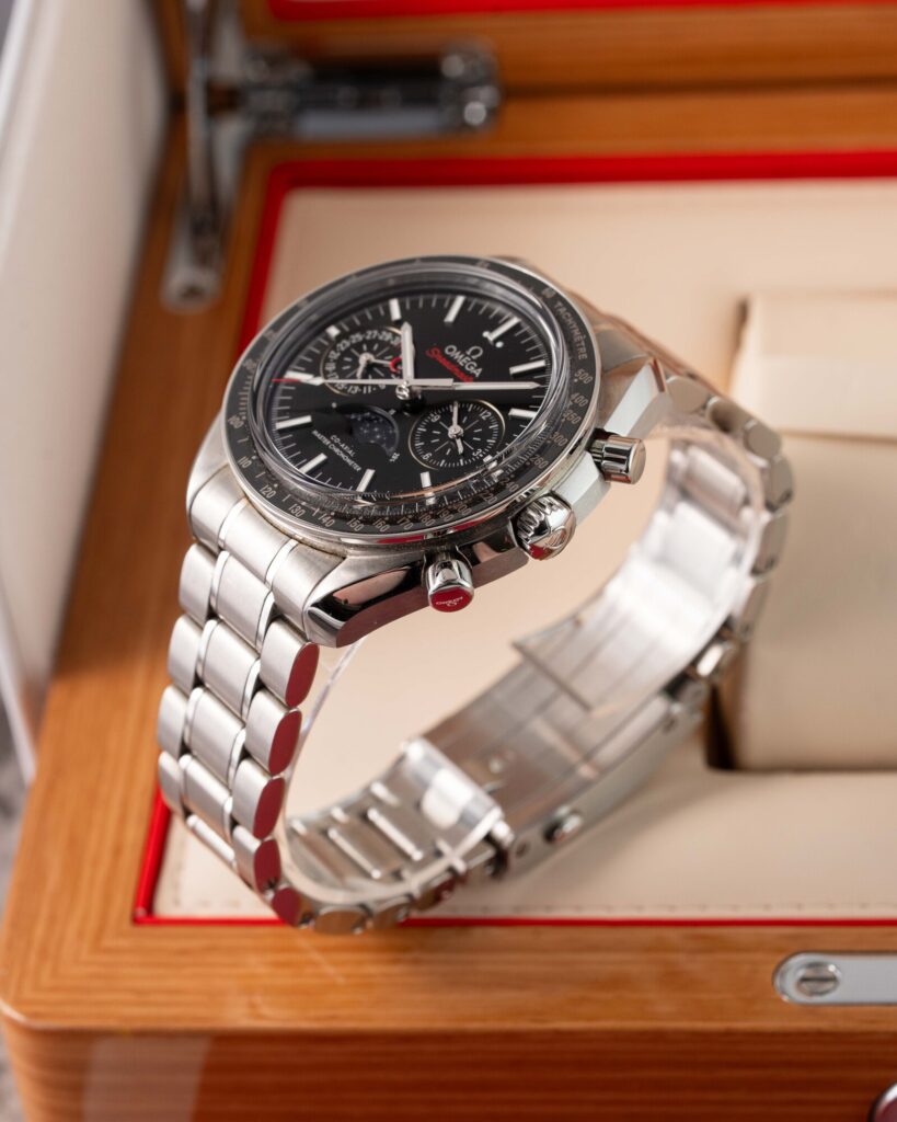 Omega Speedmaster Moonphase 304.30.44.52.01.001 2017