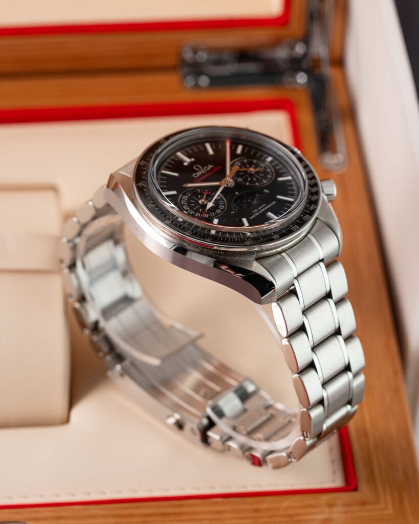Omega Speedmaster Moonphase 304.30.44.52.01.001 2017
