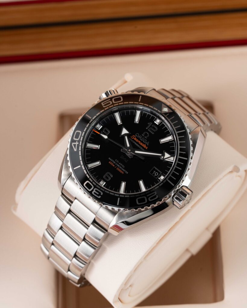 Omega Seamaster Planet Ocean 215.30.44.21.01.001 2025