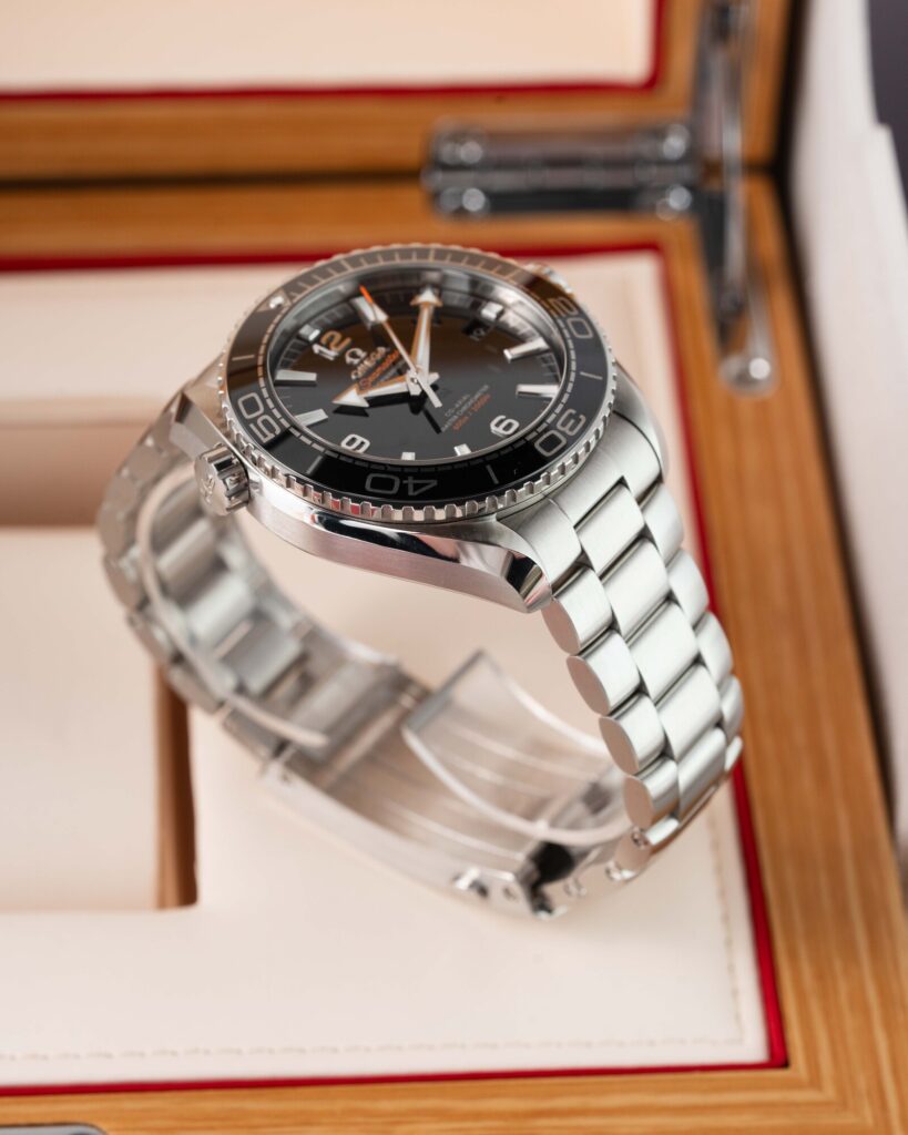 Omega Seamaster Planet Ocean 215.30.44.21.01.001 2025