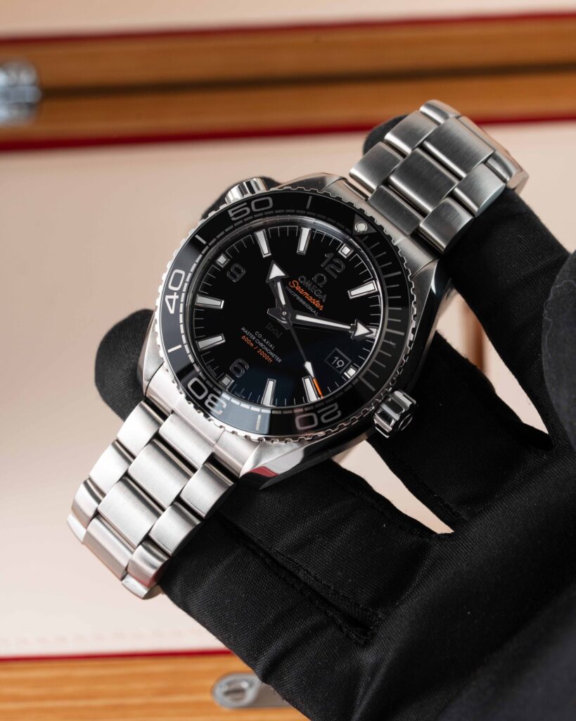 Omega Seamaster Planet Ocean 215.30.44.21.01.001 2025