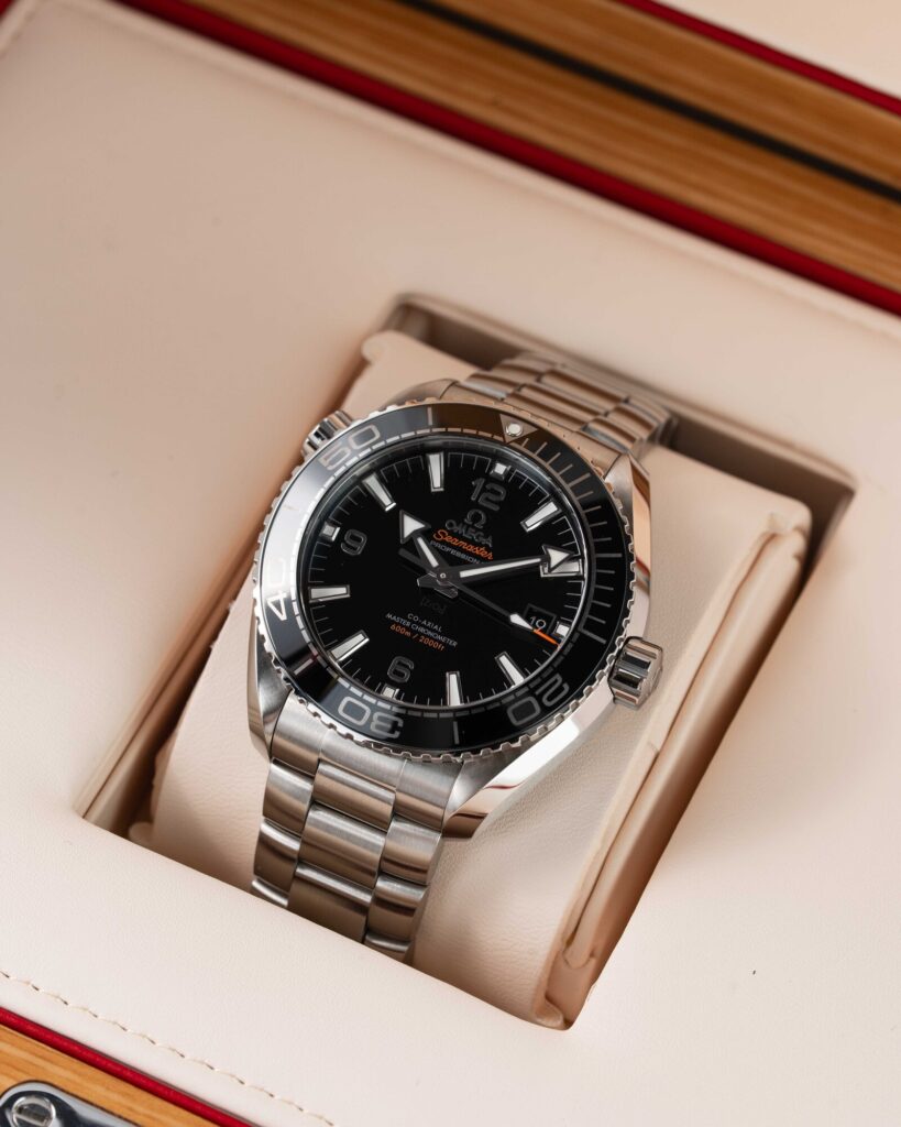 Omega Seamaster Planet Ocean 215.30.44.21.01.001 2025