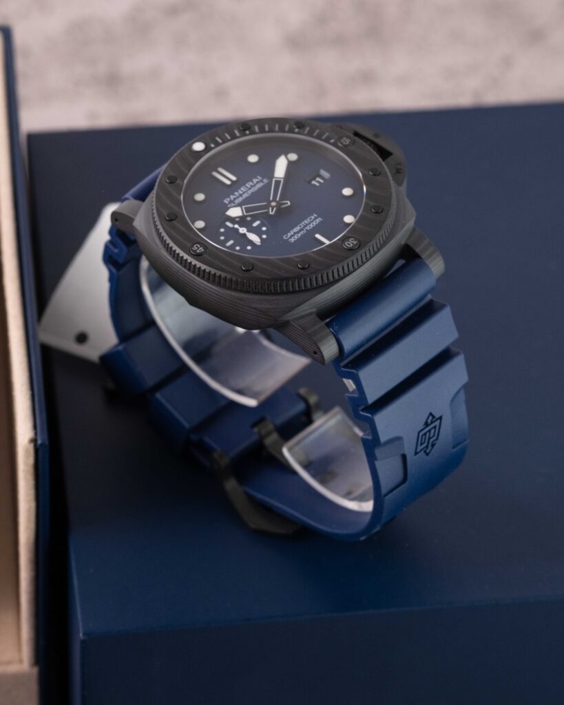 Panerai Submersible Carbotech PAM01232 2025