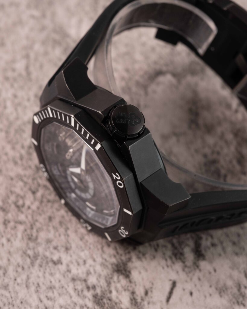 Corum Admiral Cup Deep Hull 01.0076