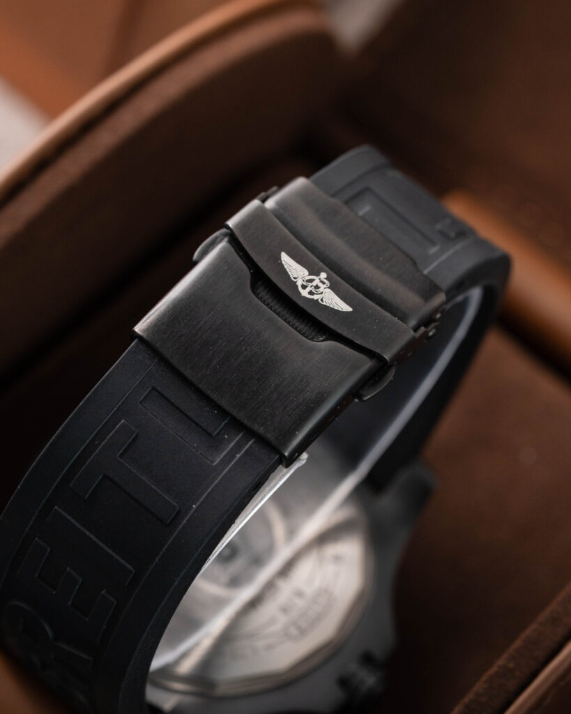 Breitling Avenger Blackbird V17311101B1W1 2019