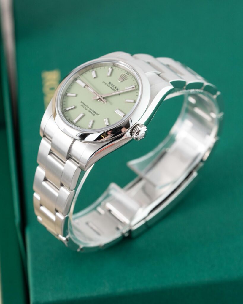 Rolex Oyster Perpetual 124200 2025
