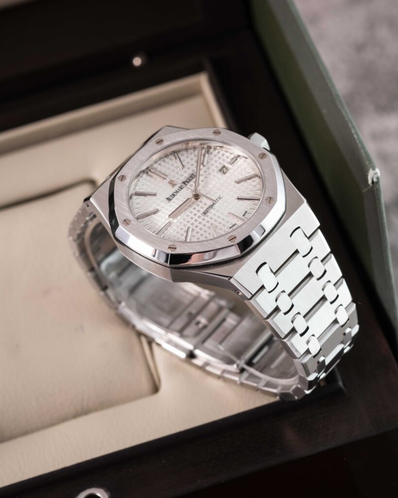 Audemars Piguet Royal Oak 15400ST.OO.1220ST.02 2012