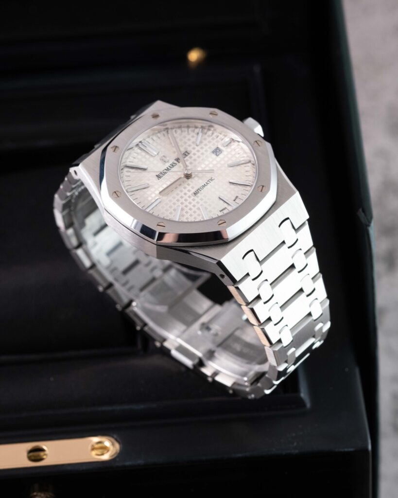 Audemars Piguet Royal Oak 15400ST.OO.1220ST.02 2016