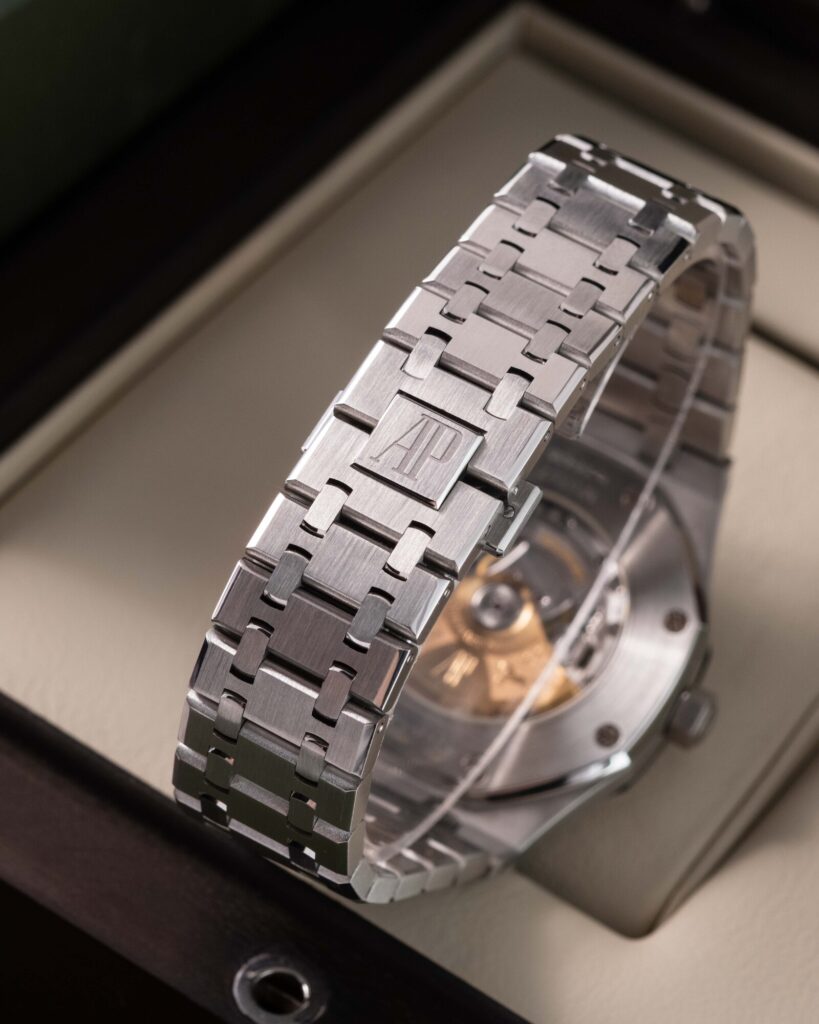 Audemars Piguet Royal Oak 15400ST.OO.1220ST.02 2012