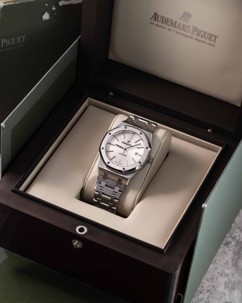 Audemars Piguet Royal Oak 15400ST.OO.1220ST.02 2012