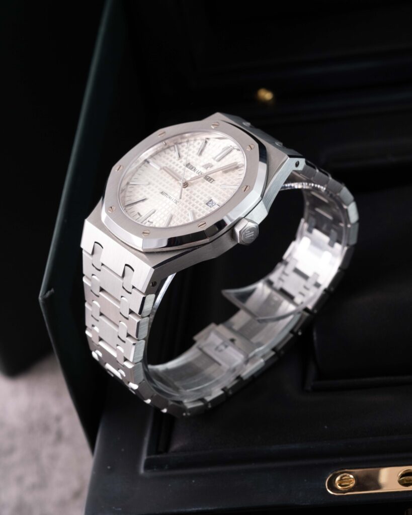 Audemars Piguet Royal Oak 15400ST.OO.1220ST.02 2016