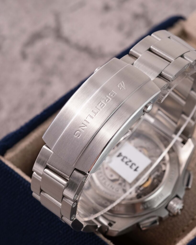 Breitling Avenger B01 AB0146101B1A1 2026