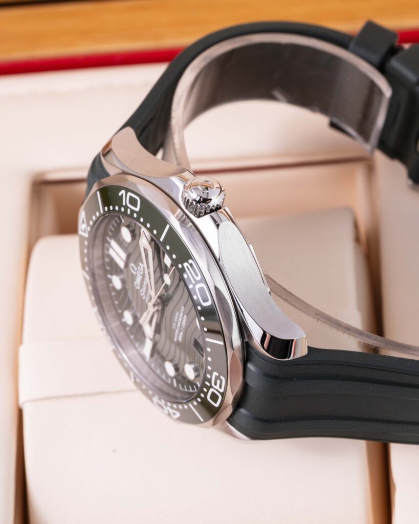 Omega Omega Seamaster Diver 300M 210.32.42.20.10.001 2025