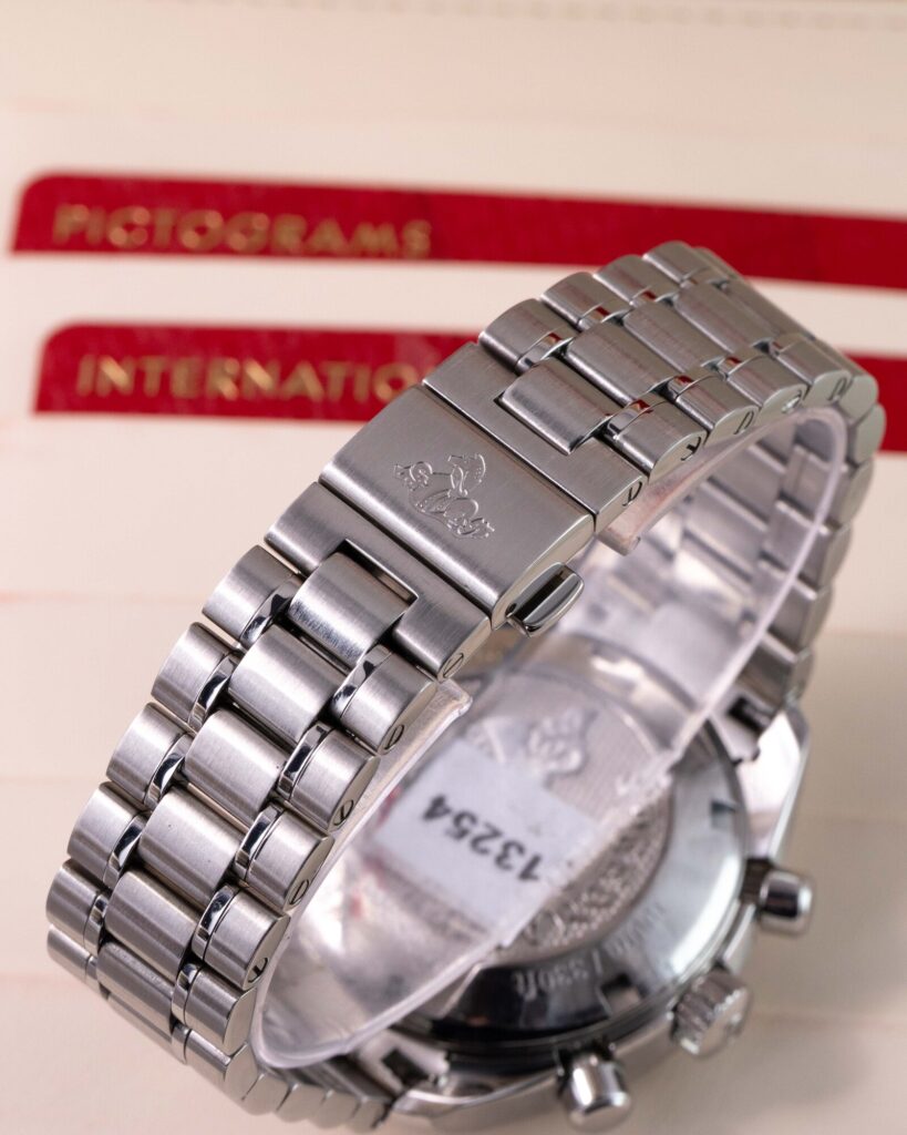 Omega Speedmaster 324.30.38.40.04.001 2017