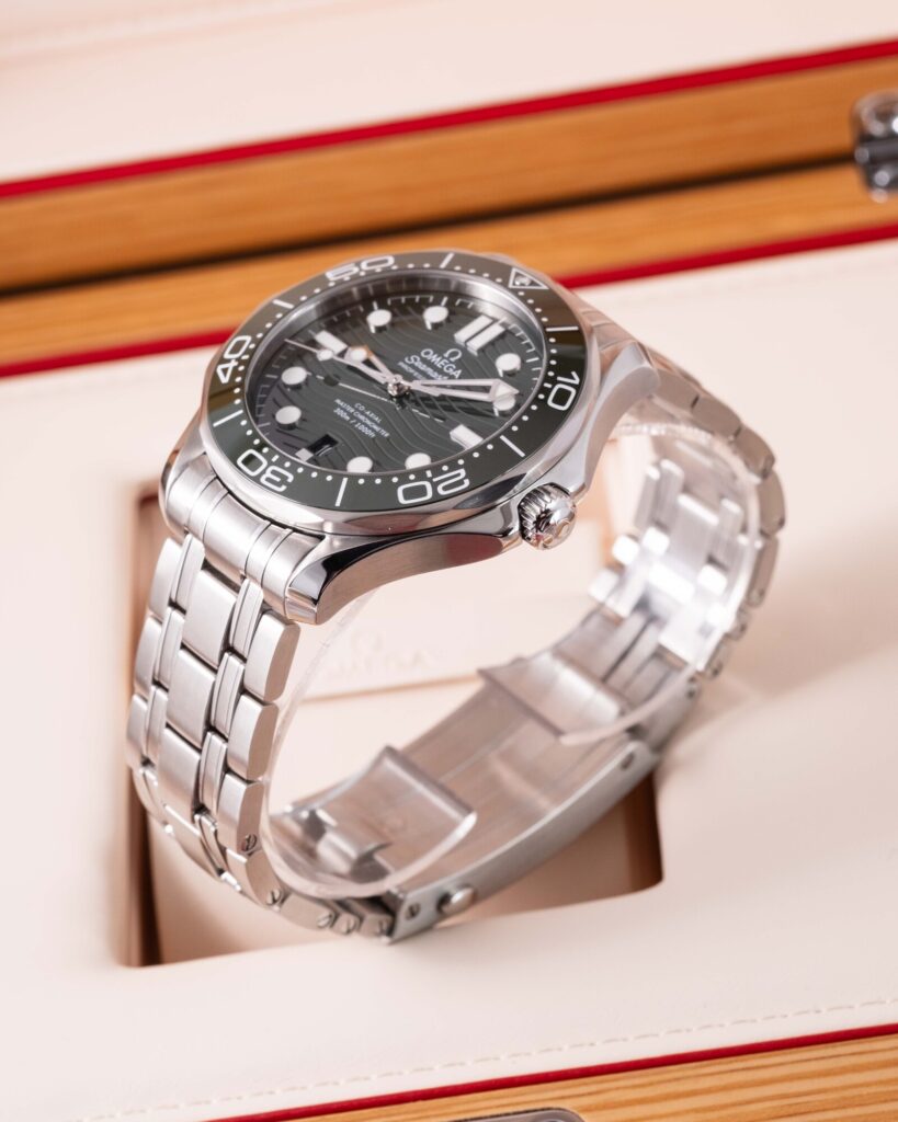 Omega Seamaster Professional 210.30.42.20.01.001 2025